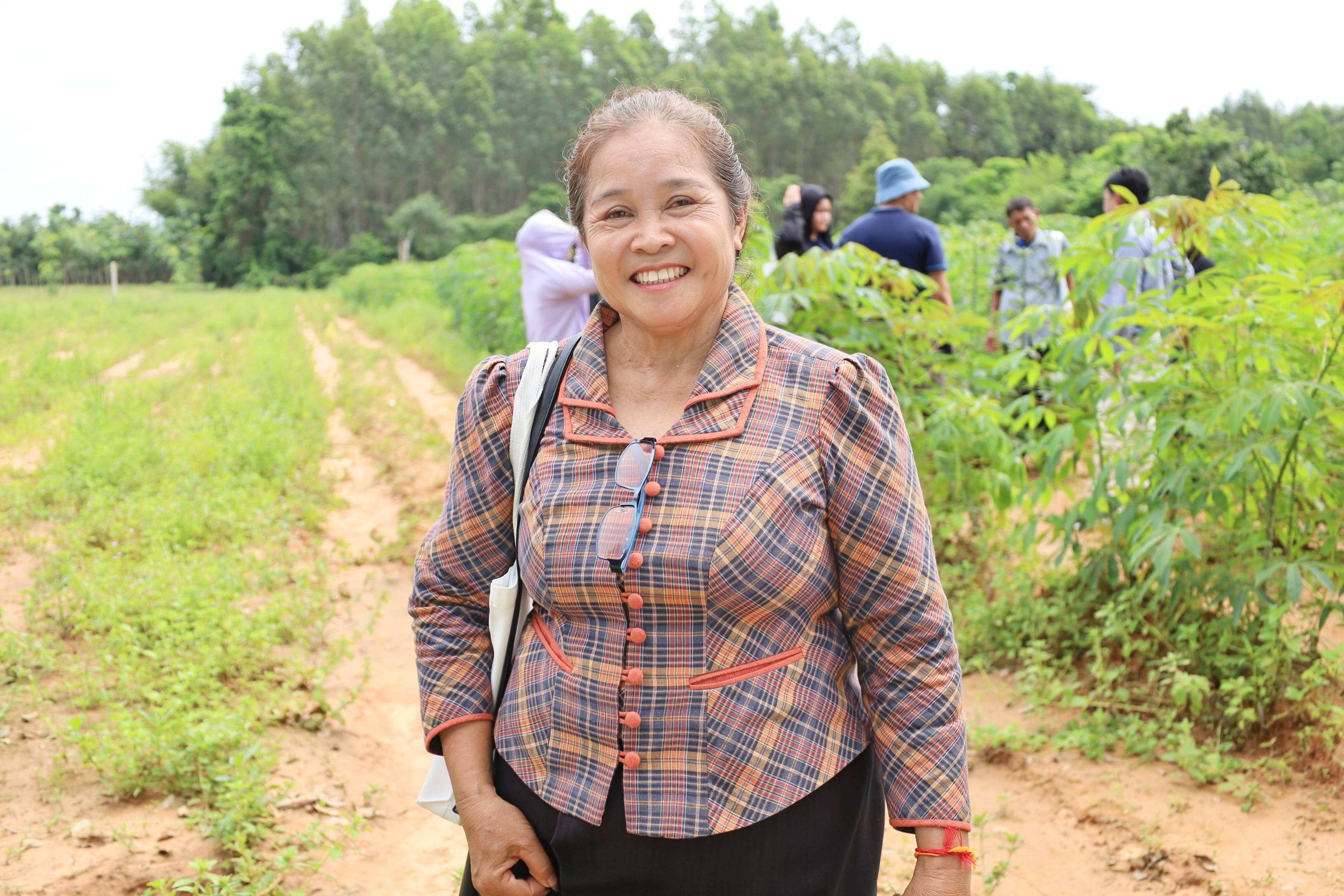 05-นางคำพร_สีสวัสดิ์_เกษตรกรผู้ปลูกมันสำปะห.jpg