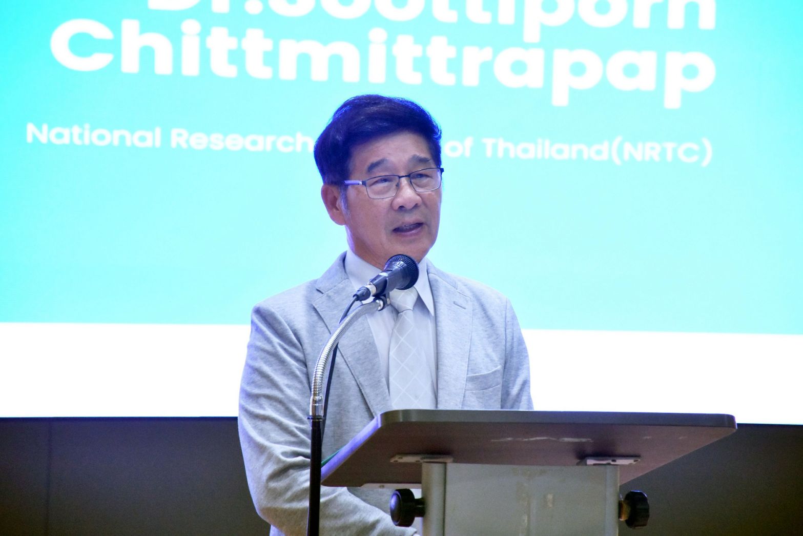 04 ศ.กิตติคุณ นพ.สุทธิพร จิตต์มิตรภาพ สำนักงา 0