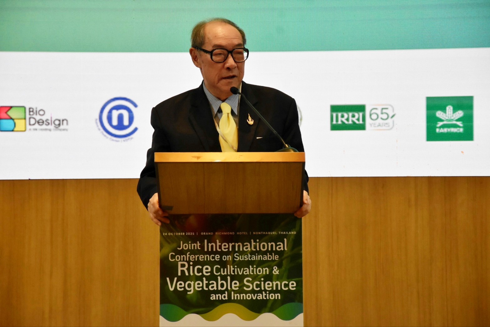 03 ดร.กฤษณพงศ์ กีรติกร นายกสภามหาวิทยาลัยเก 0