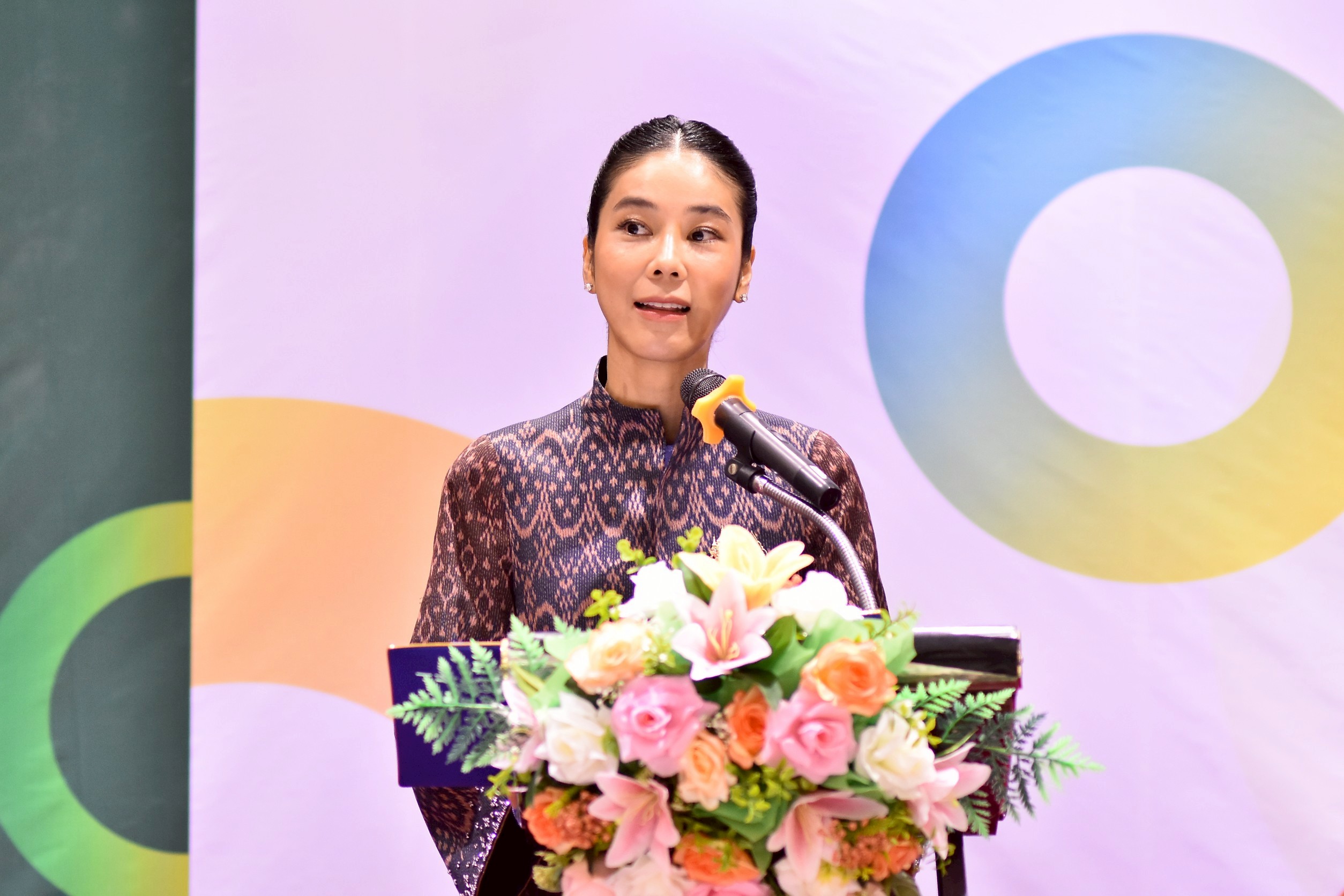 LINE ALBUM 230568 2 250523 33