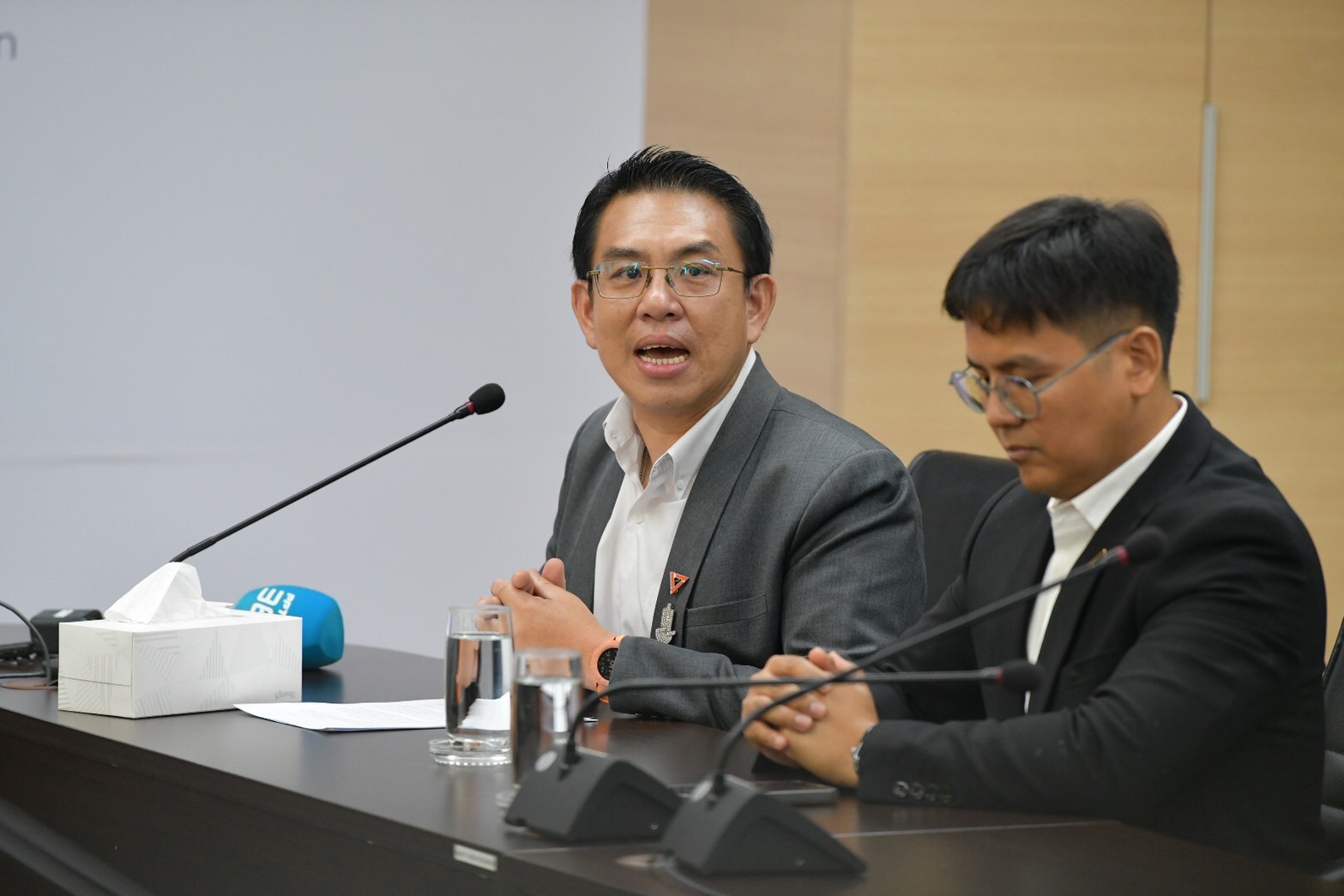 2EC523D1 12EE 4402 9570 96F95DDE4420