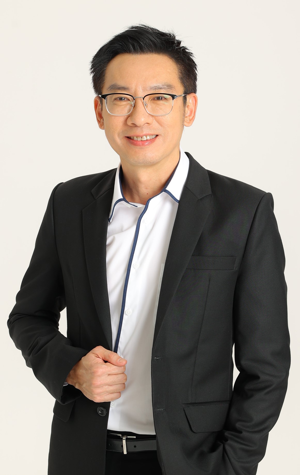 6 ศาสตราจารย์ ดร.ศุภชัย ปทุมนากุล