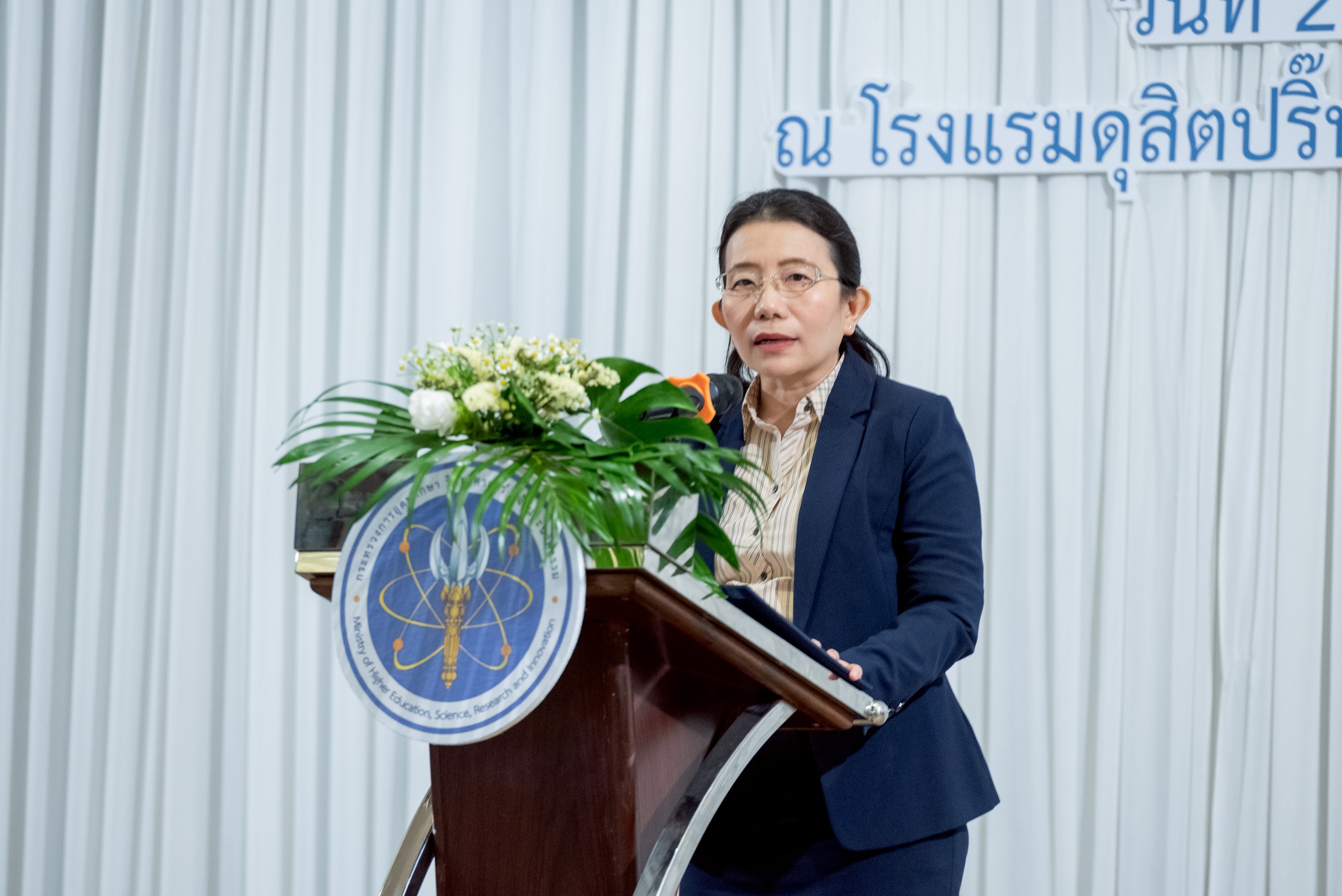 3 ดร.สุมิตรา