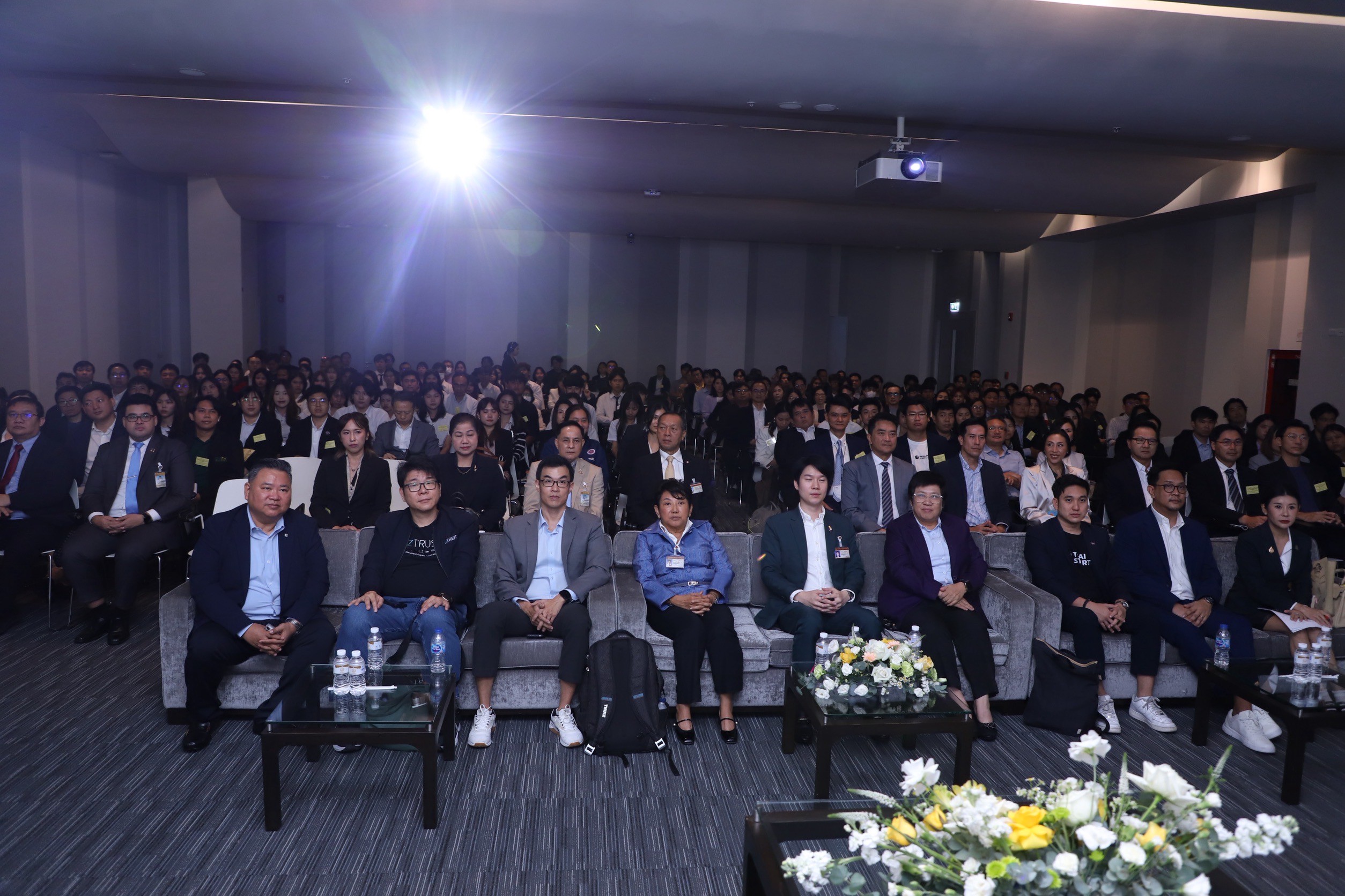 1 LINE ALBUM สตาร์ทอัพและการวิจัยเพื่อความมั่นคงข