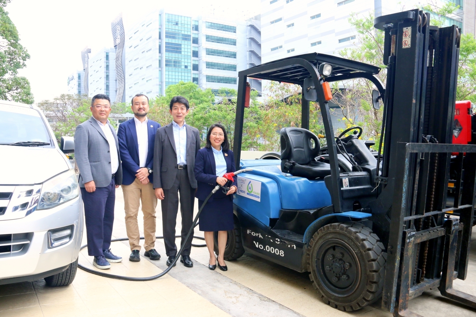 10 ภาพหมู่ 10