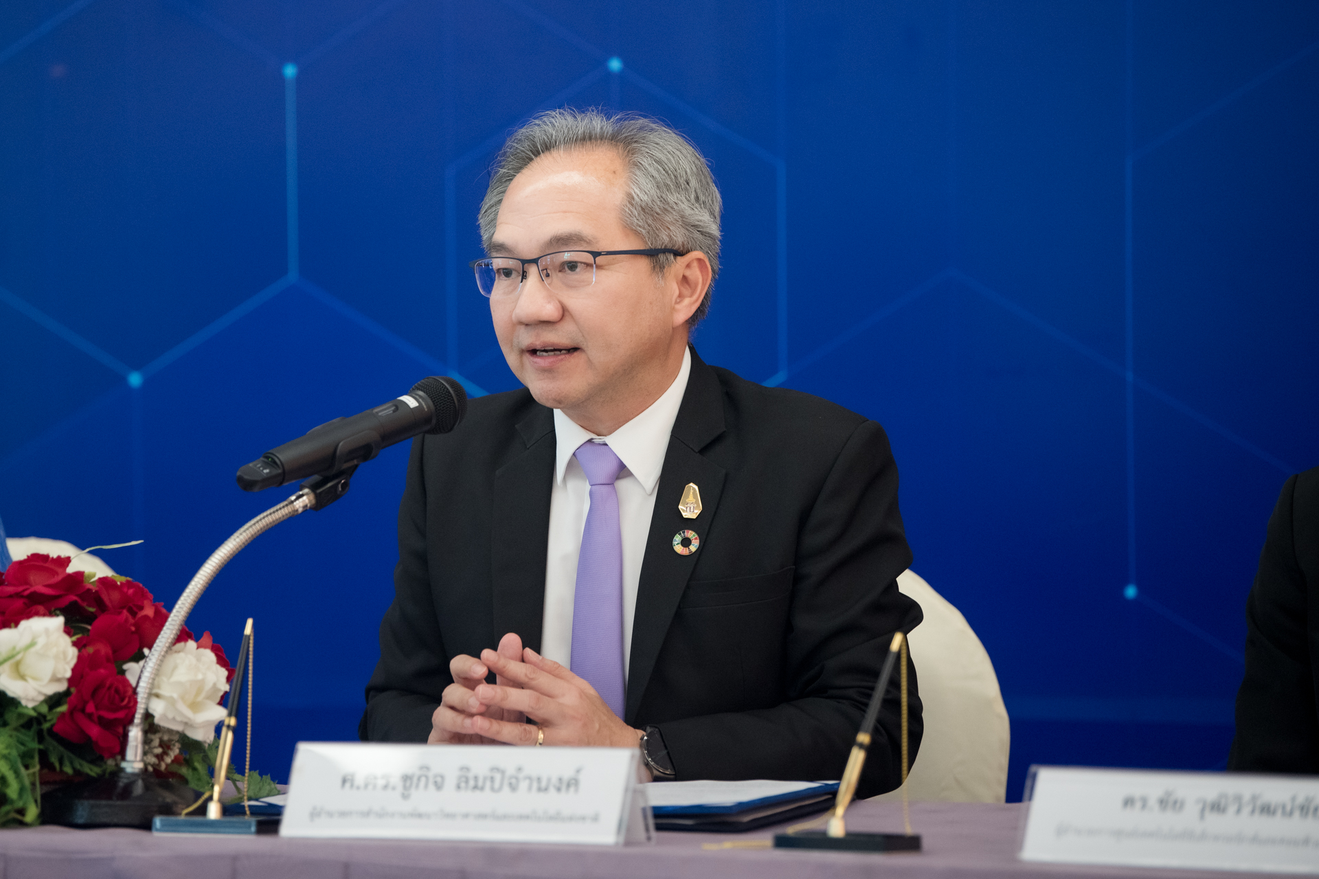 5 ดร.ชูกิจ ลิมปิจำนงค์ ผู้อำนวยการ สวทช