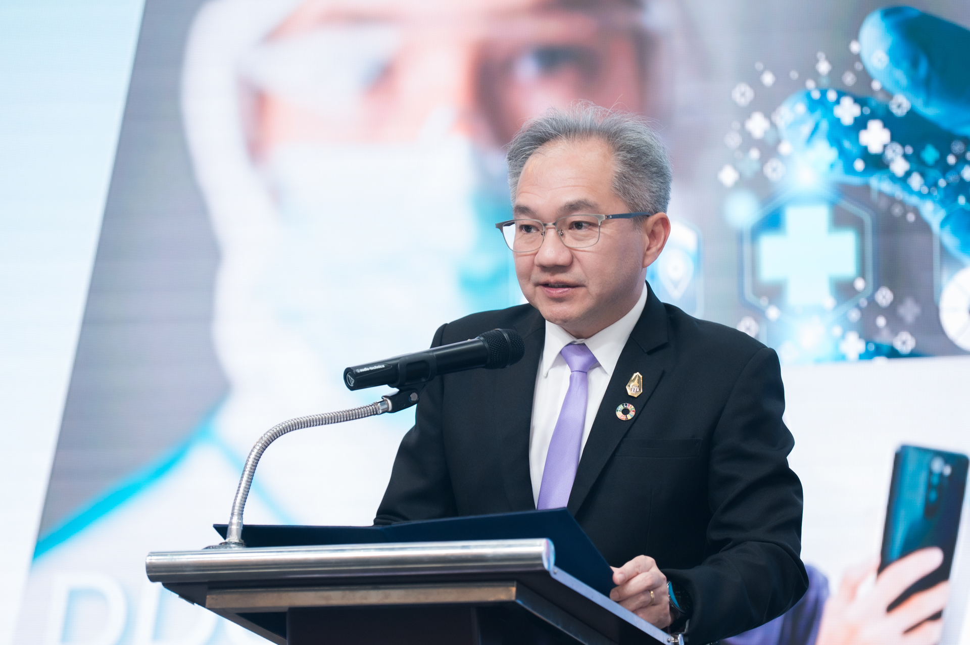 2 ดร.ชูกิจ ลิมปิจำนงค์