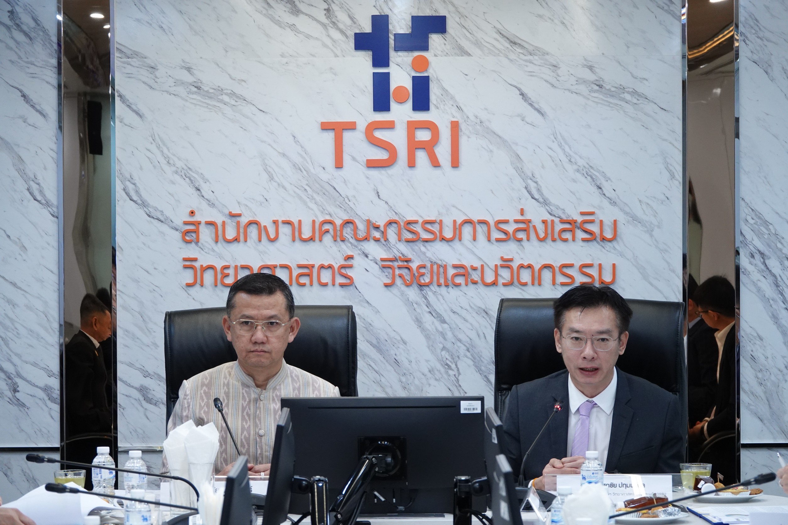 2 ผู้ตรวจมท. ปอว