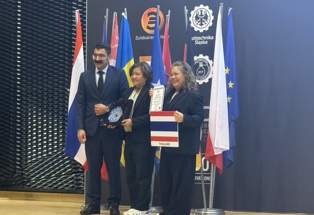 2 รับรางวัลจากผลงาน.กระบวนการผลิตไบโอเซลลู