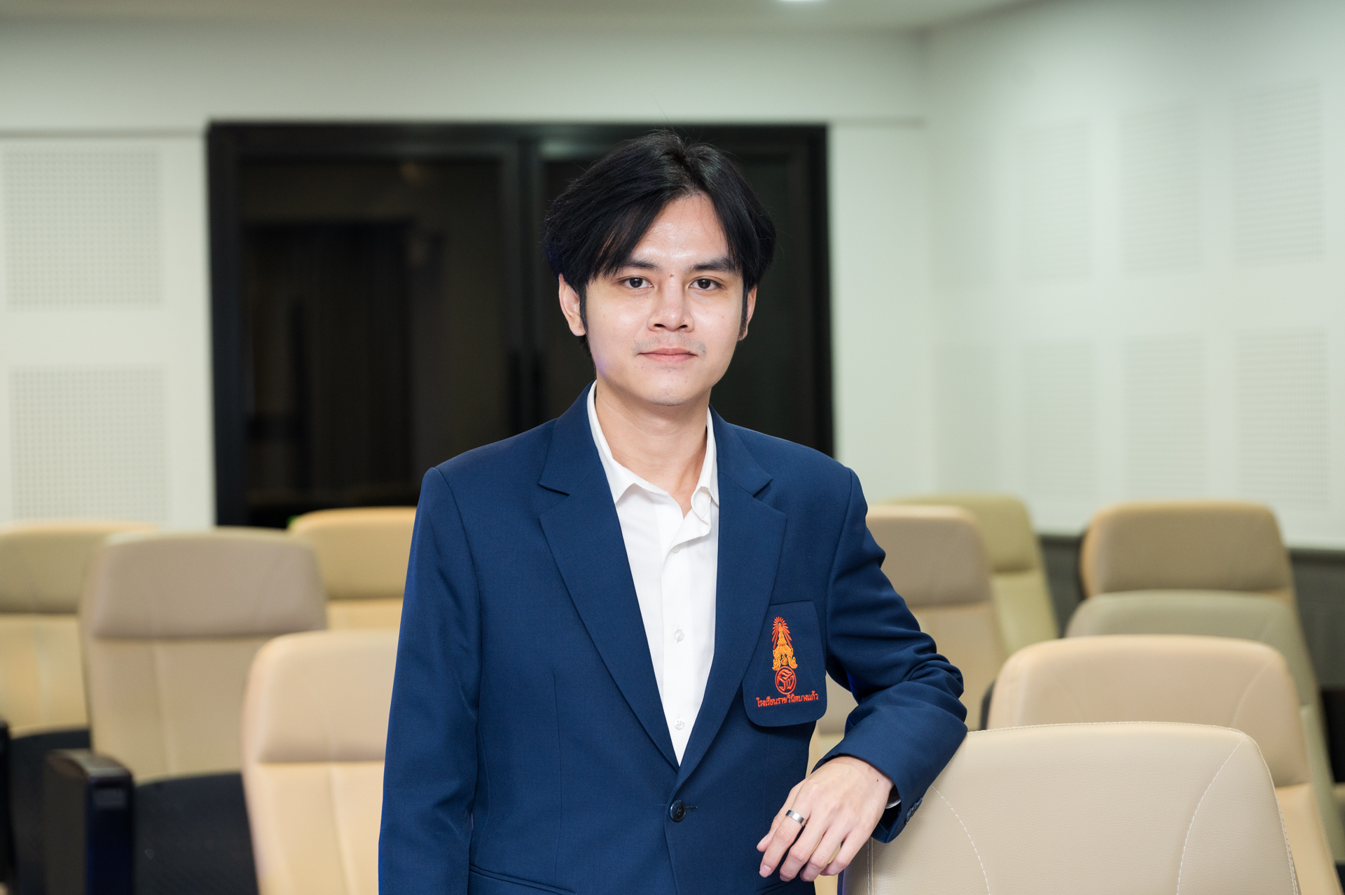 6 นายกรกันต์ ดิตถ์อัศวณิช ครูกลุ่มสาระการเร