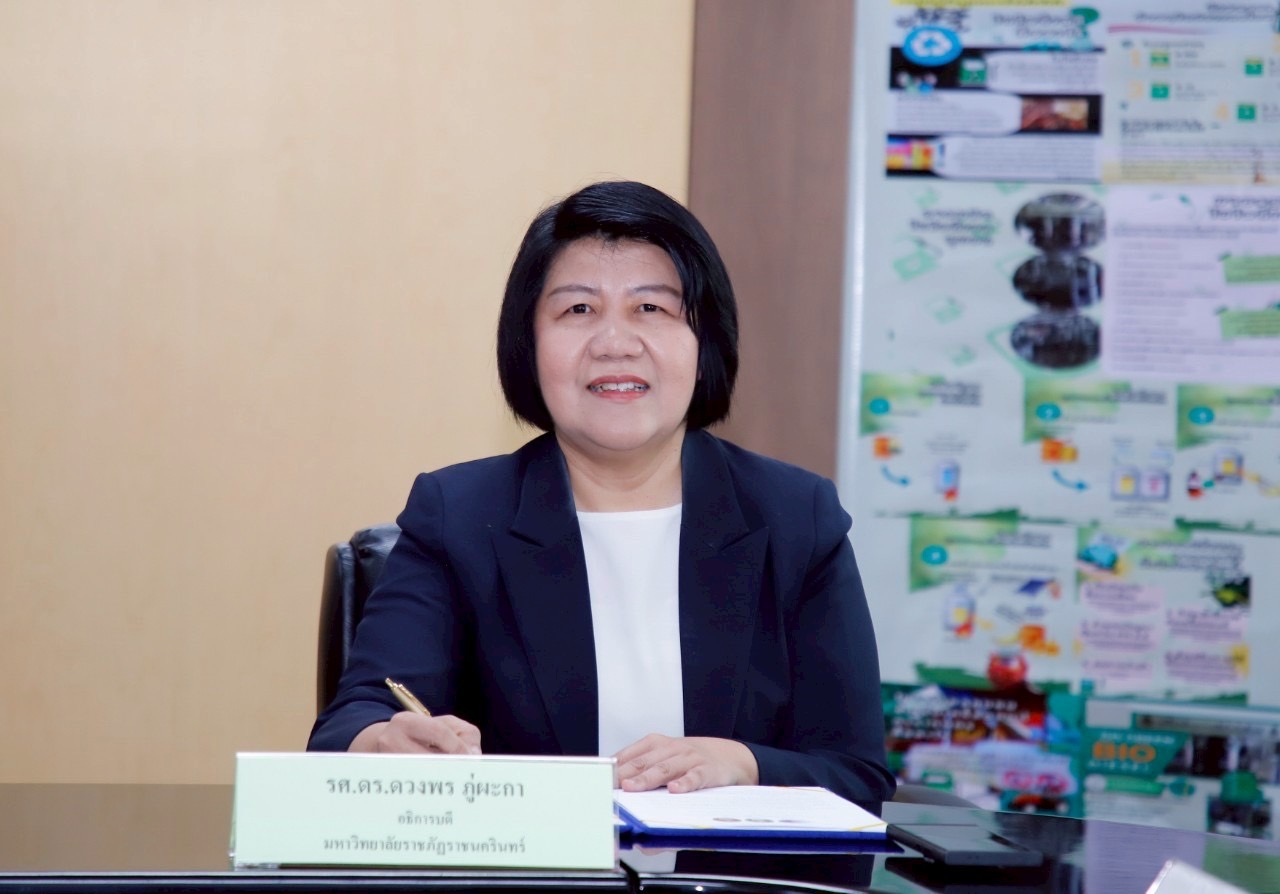 6 รศ.ดร.ดวงพร