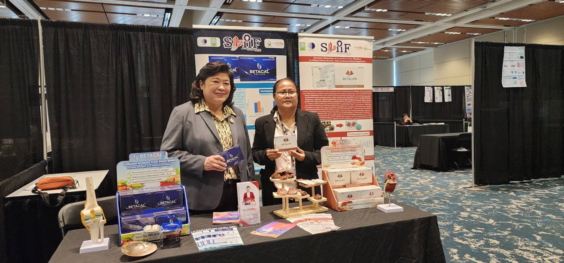 5 ดร.วิภารัตน์ ดีอ่อง ผอ.วช.เยี่ยมชมบูธ วว. โดย