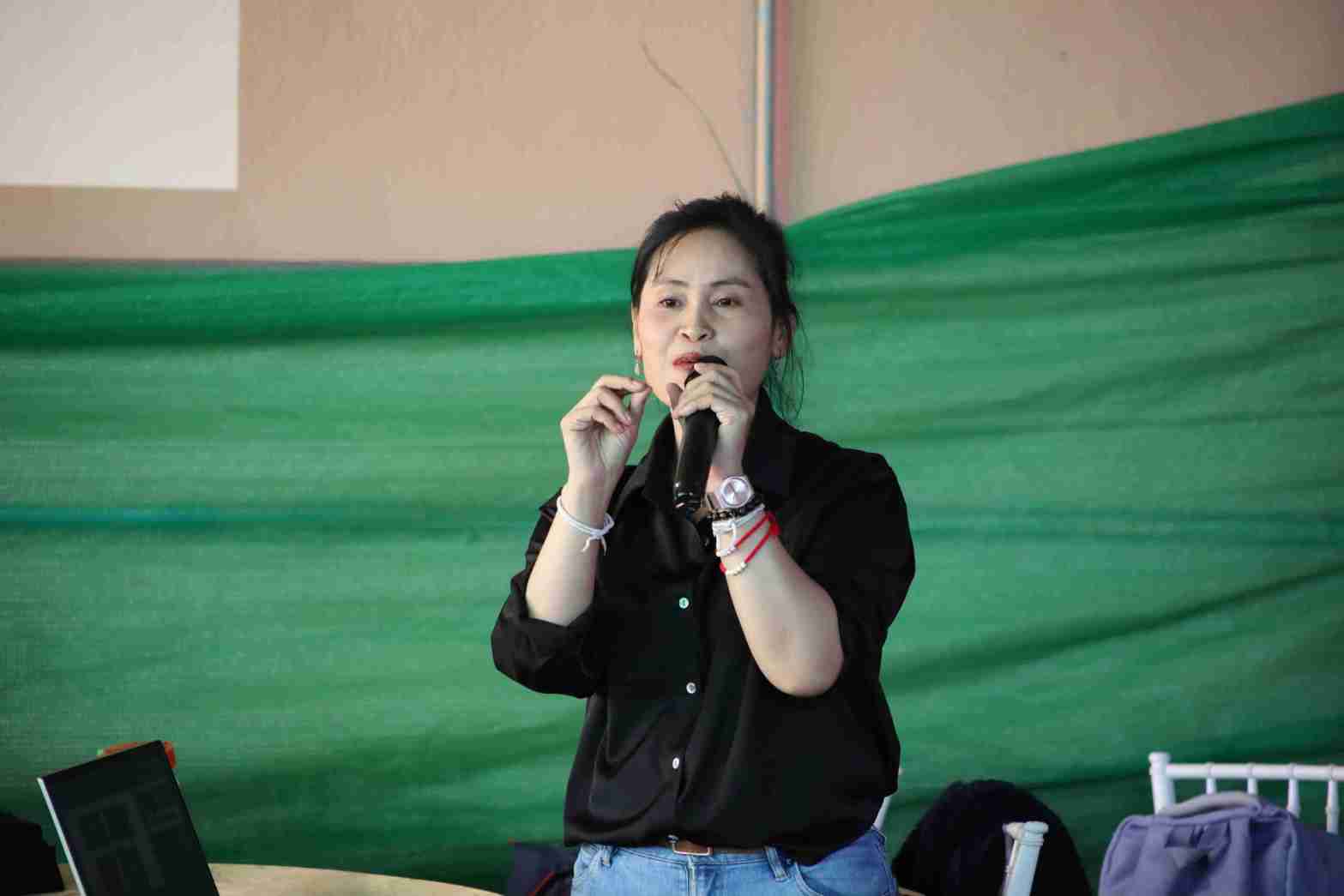 03 ดร.อัมพวา ปินเรือน นักวิจัยไบโอเทค และหัว 0