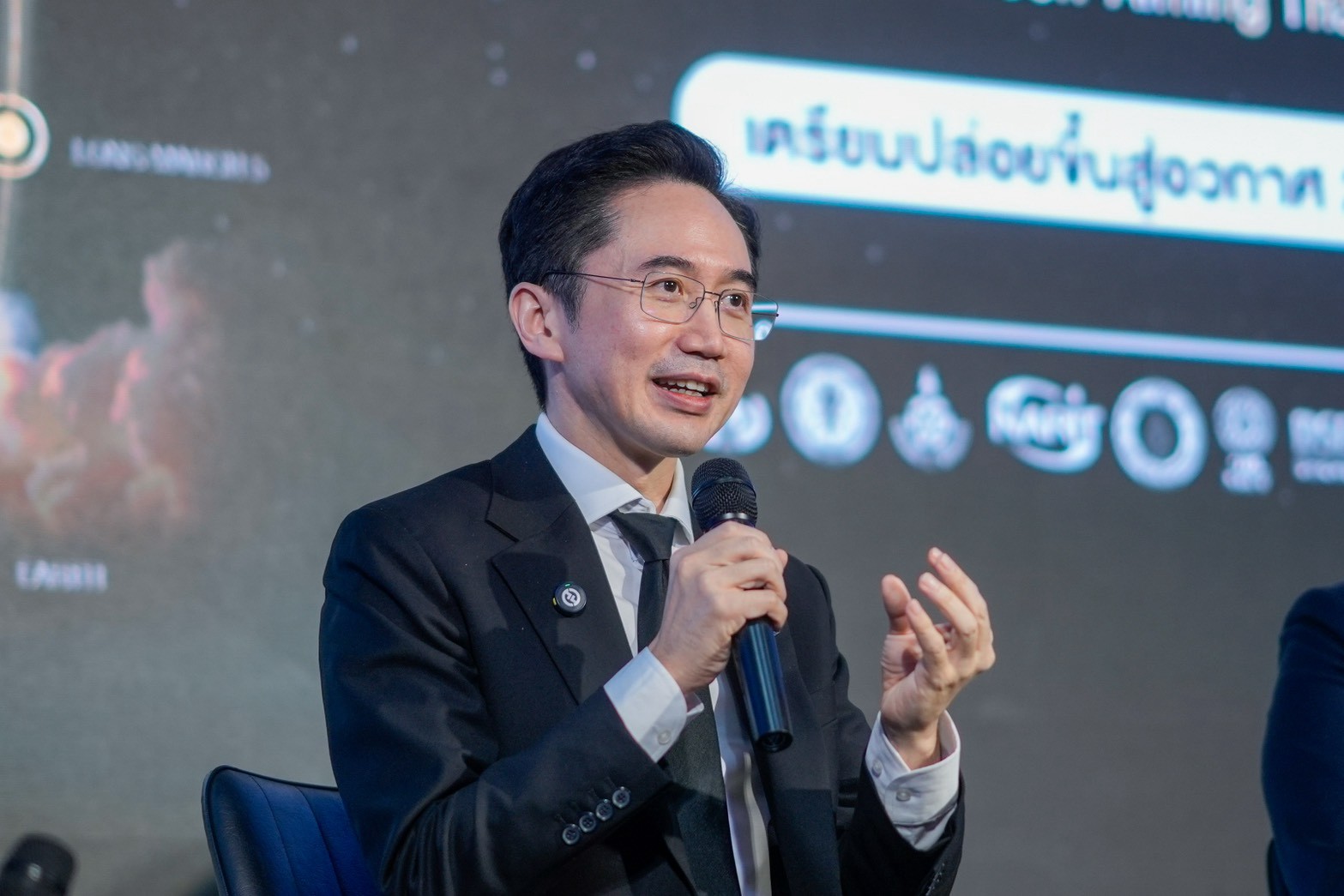 LINE ALBUM ประธานแถลงข่าว ครั้งแรกของไทยสู่ภารก 260805 3