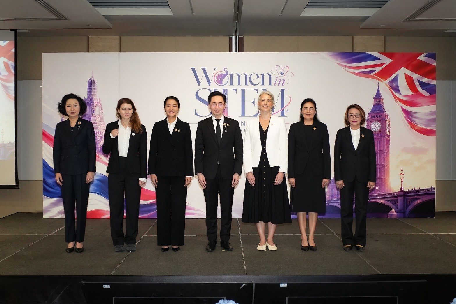 LINE ALBUM 16769 รมว.อว.เปิดงาน Women inSTEM Thailand UK 260716 1