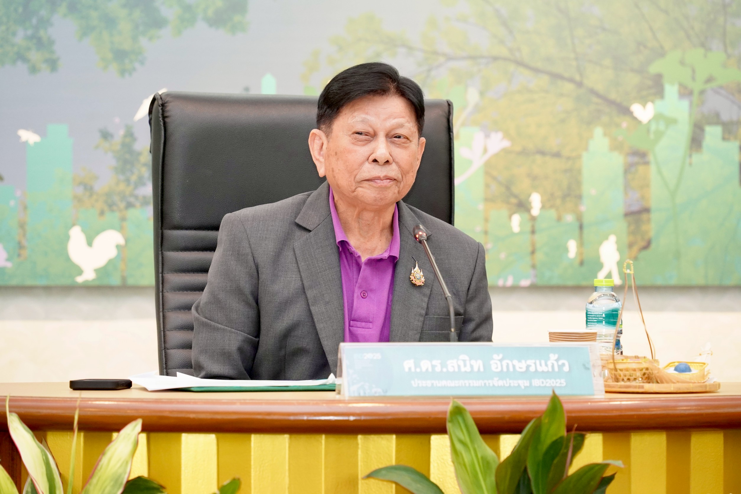 2 ศ.ดร.สนิท อักษรแก้ว ประธานคณะกรรมการจัดประ 