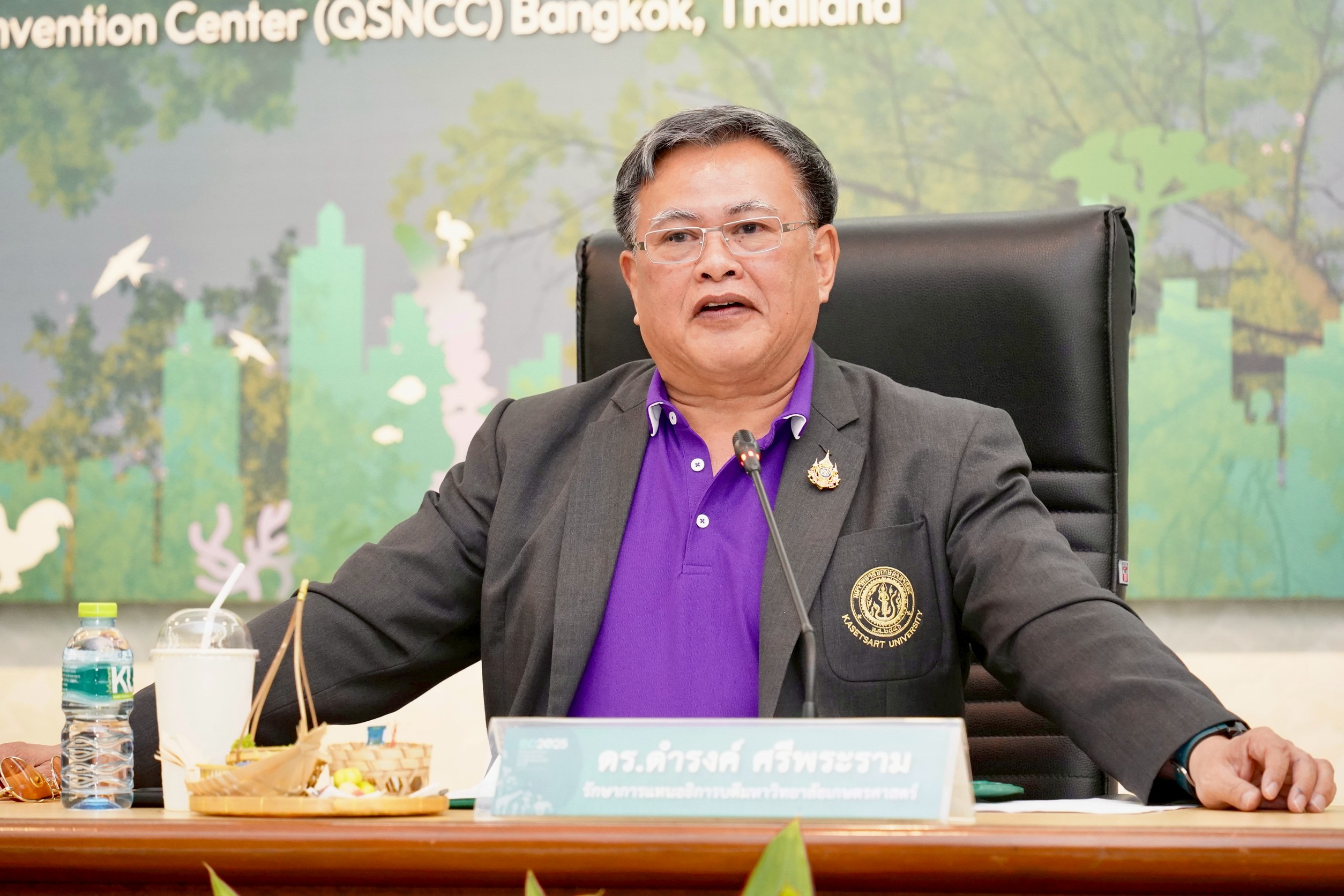 4 ดร.ดำรงค์ ศรีพระราม รักษาการแทนอธิการบดีม 0