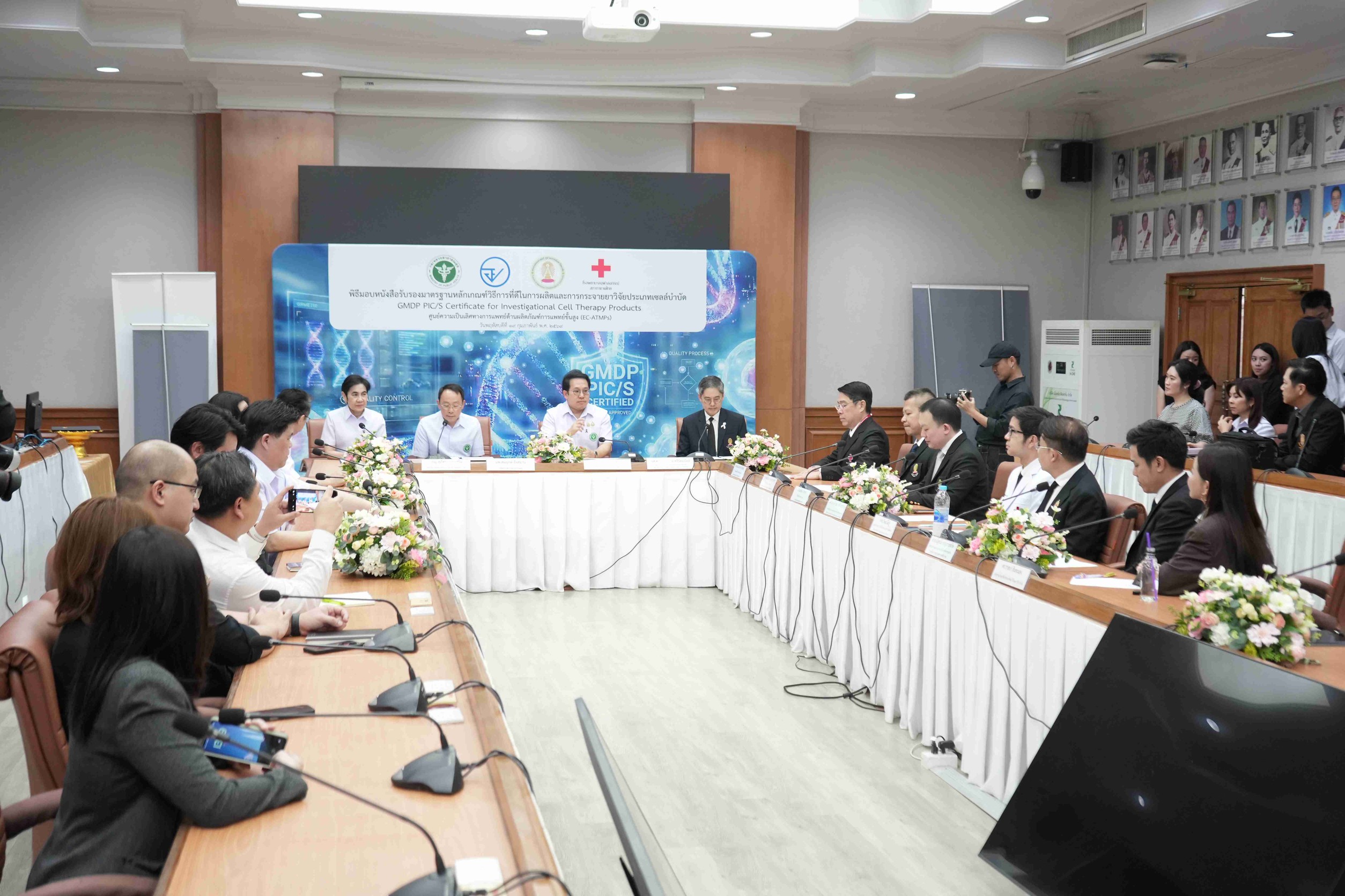 5 บรรยากาศในพิธีมอบหนังสือรับรองฯ