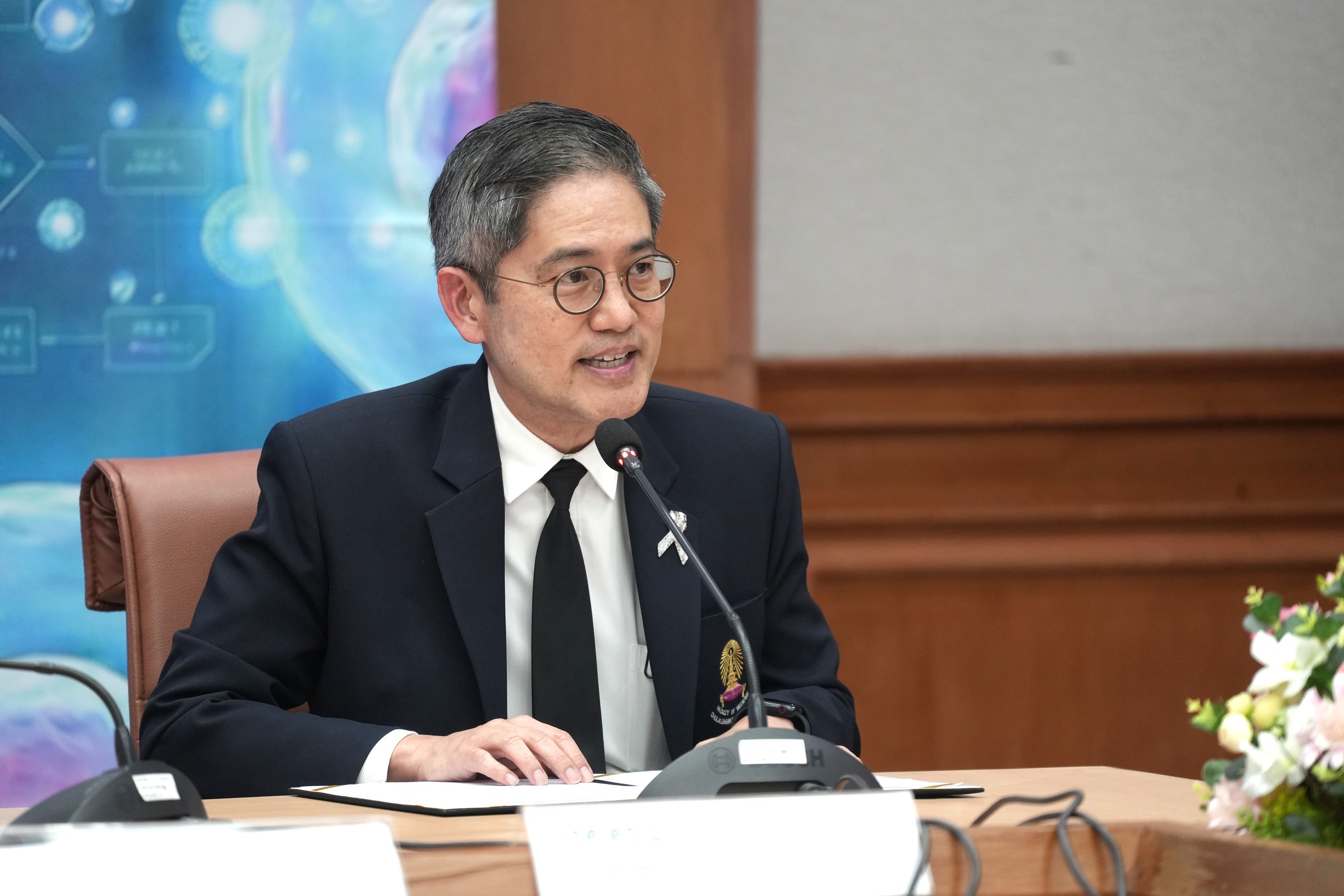 7 รศ.ดร.นพ จิรุตม์ คณบดีแพทย์ศาสตร์ จุฬาฯ