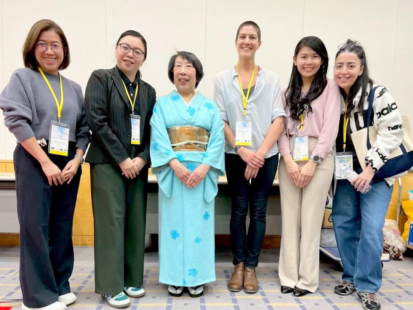 6 ดร.ธัญญรัตน์ ลำดับที่ 1 จากซ้าย