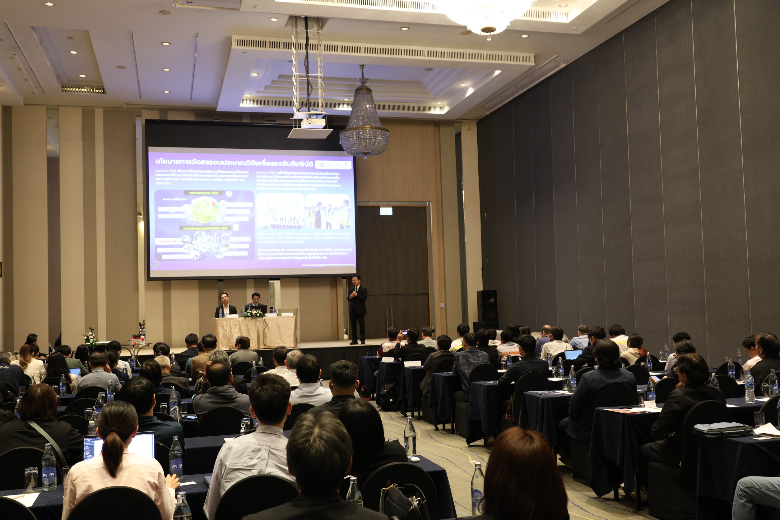 8 รองผอ.สกสว.ร่วมแถลงข่าว