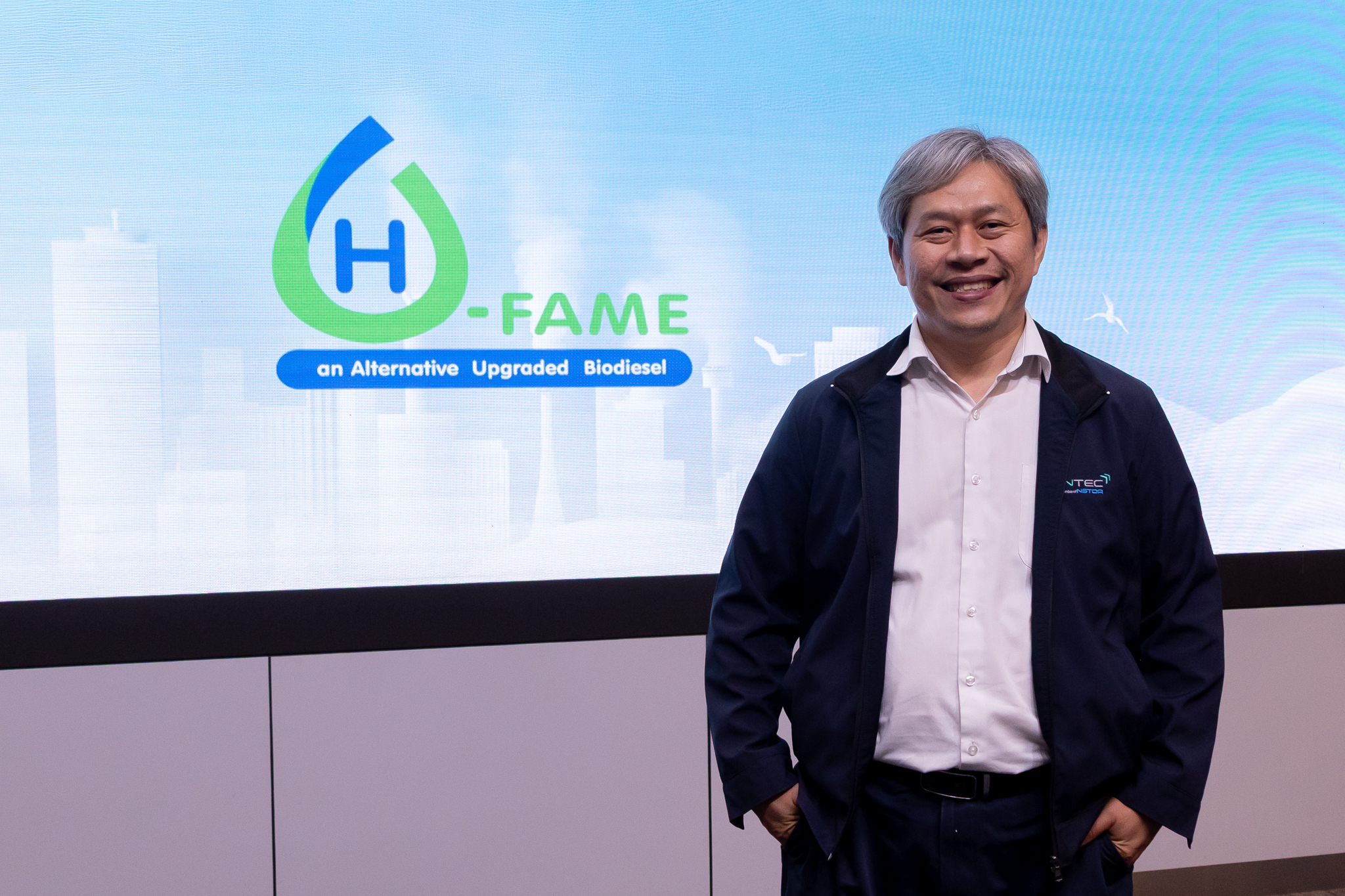 3 ดร.พีรวัฒน์ สายสิริรัตน์ 0