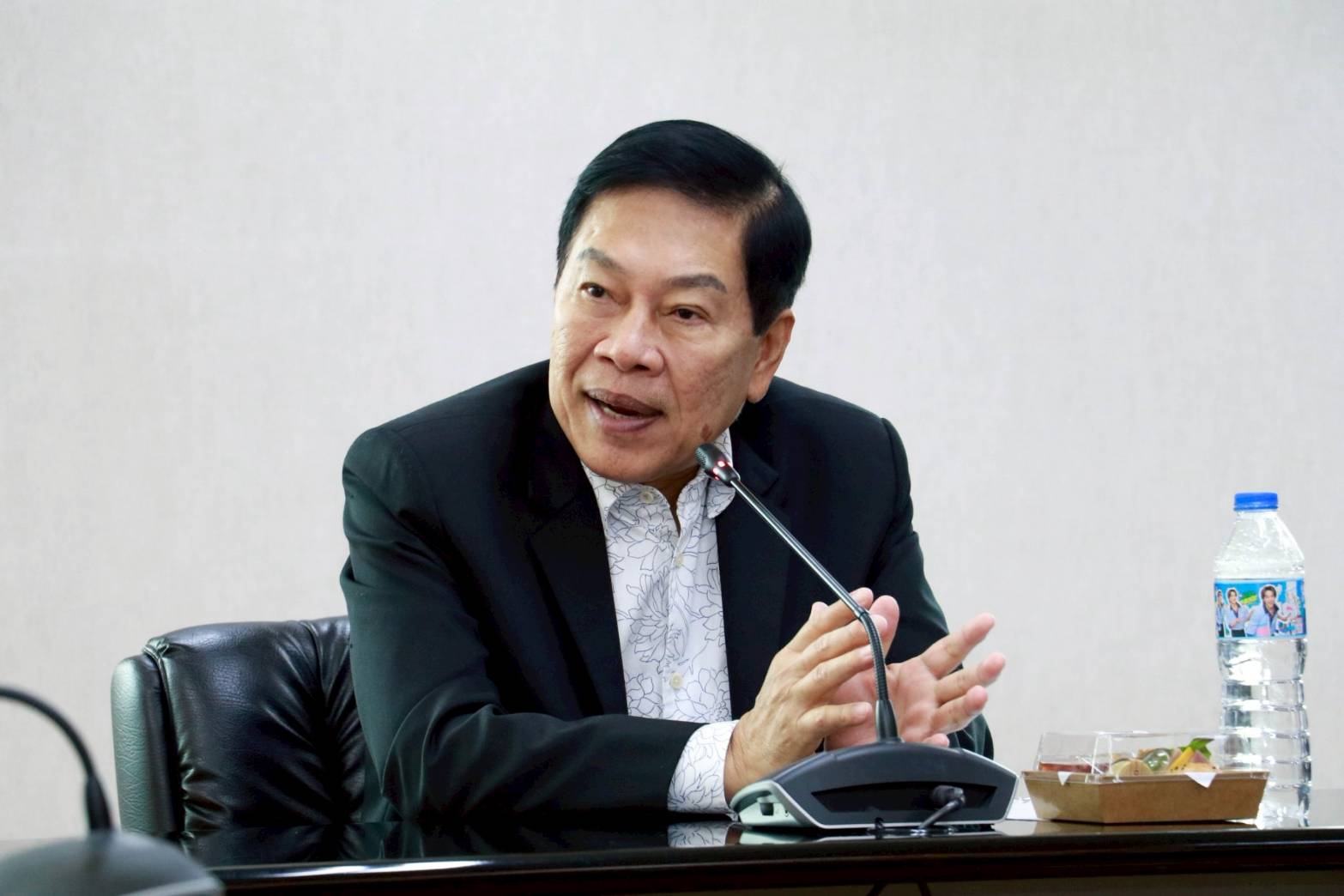 8 ดร.วันชัย