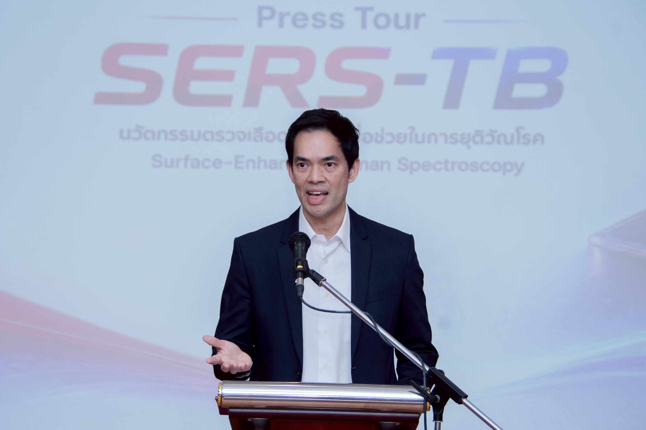 2 ดร.นพดล นันทวงศ์ นักวิจัยกลุ่มวิจัยอุปกรณ