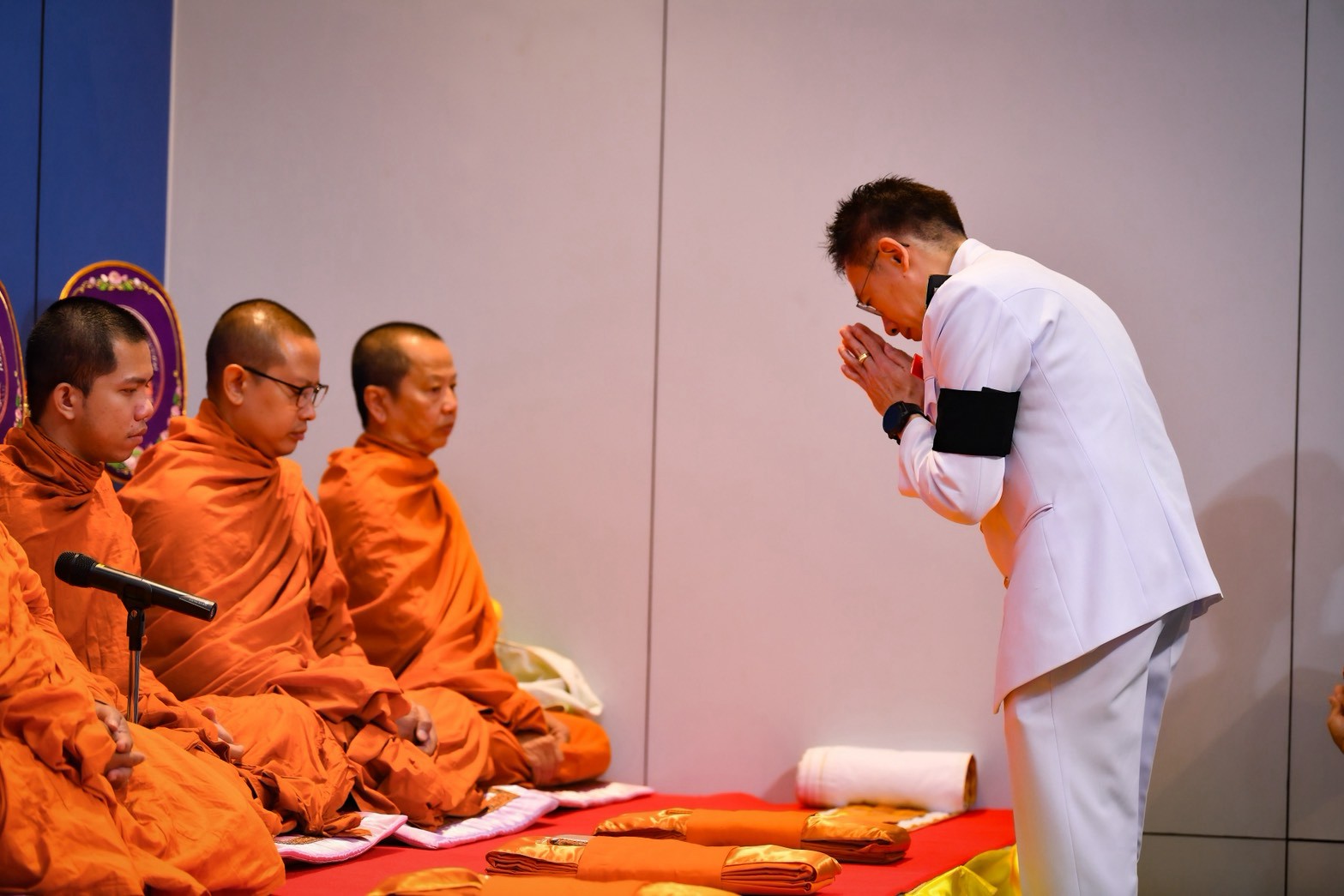 LINE_ALBUM_พิธีบำเพ็ญกุศลและทำบุญตักบาตร_100_วัน_อง_260918_5.jpg