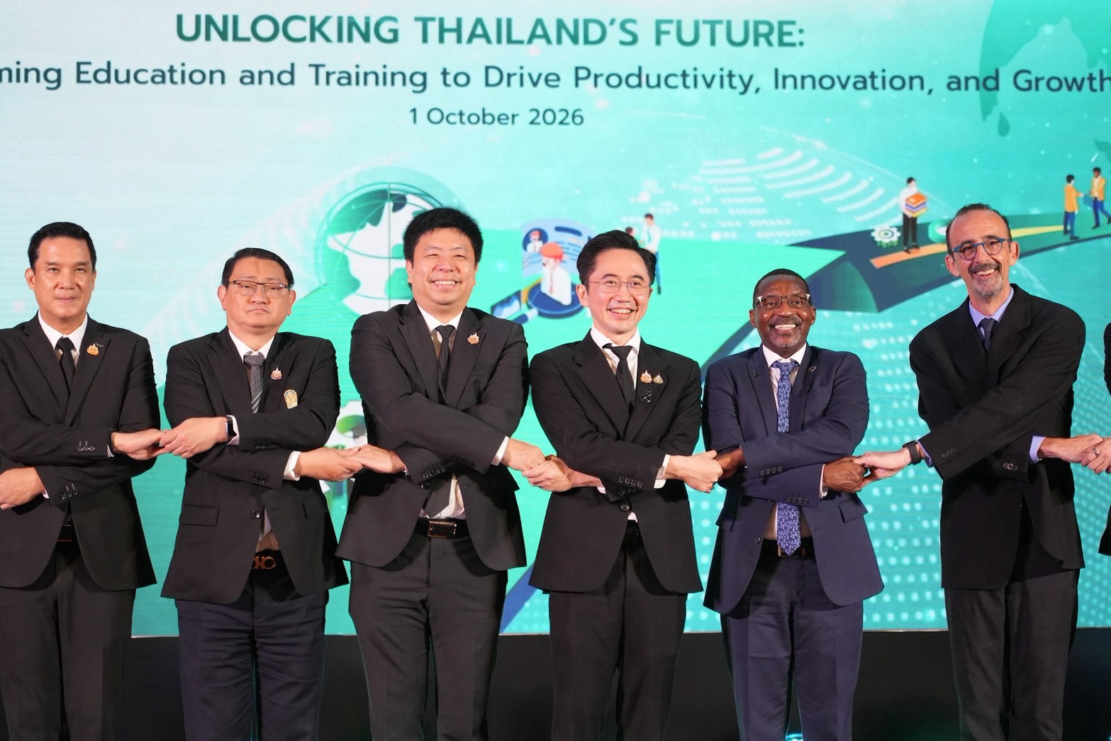 LINE_ALBUM_รมว._Speak_at_theHigh-Level_Policy_Forum_on_Skills_261001_6.jpg