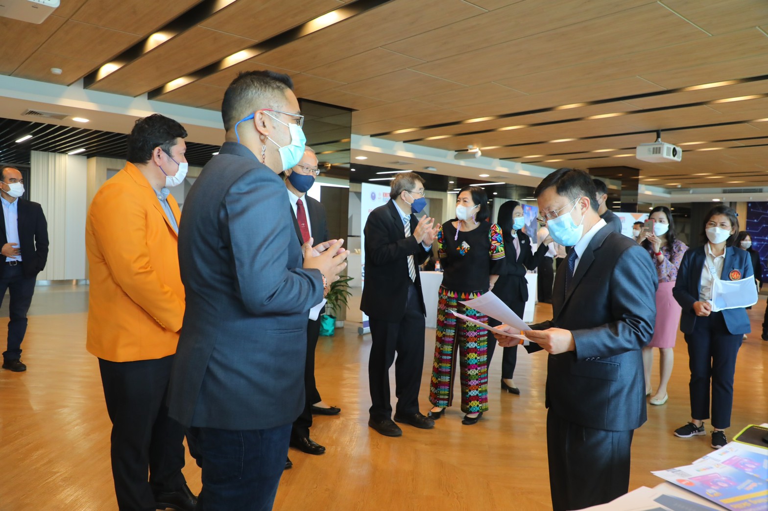 LINE ALBUM 1272565 BE ๒๒๐๗๑๒ 10