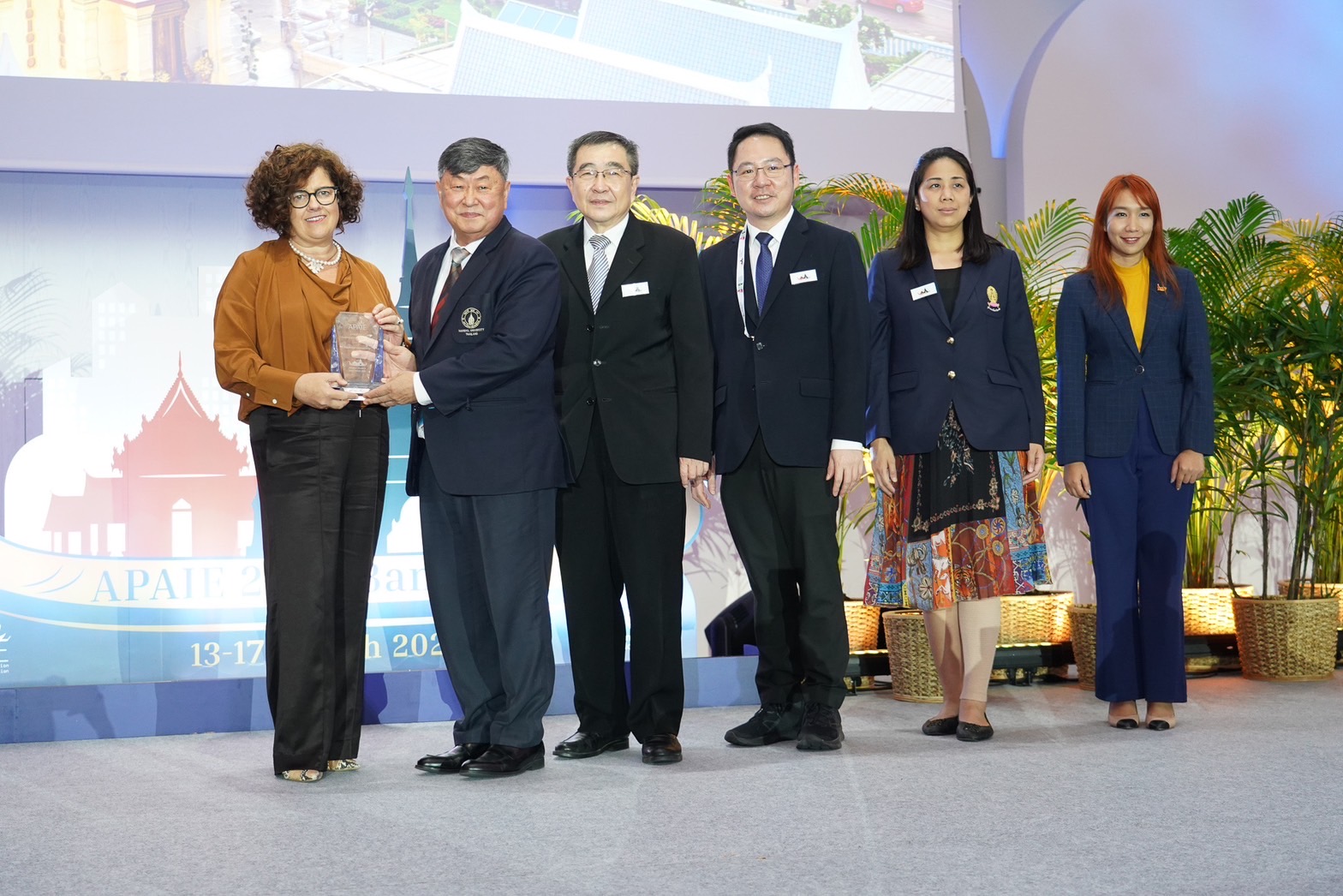 90092E1F D875 4F36 9A10 D440E3372348