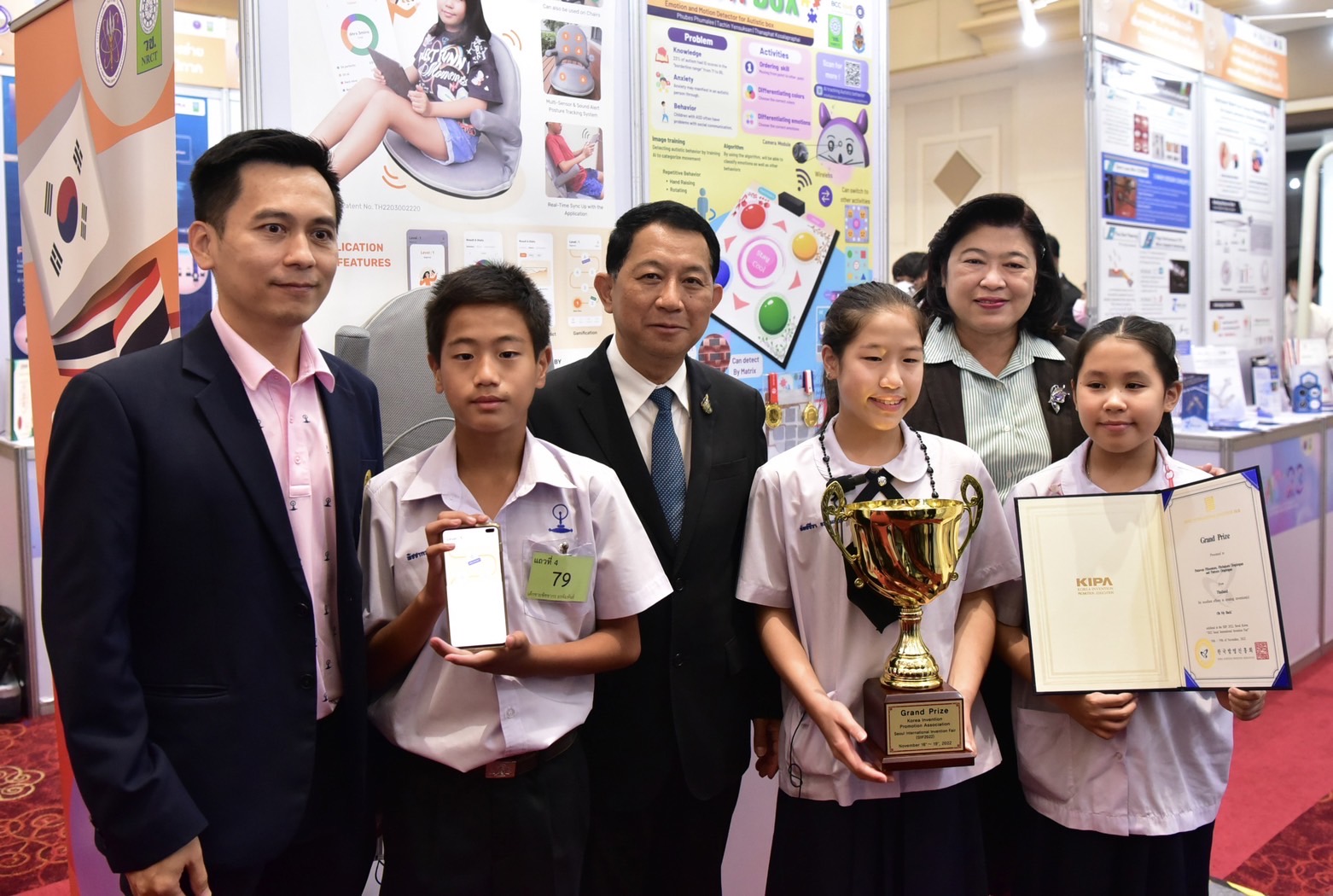 7EEED7A3 7086 4F12 9B15 B0205A09A777