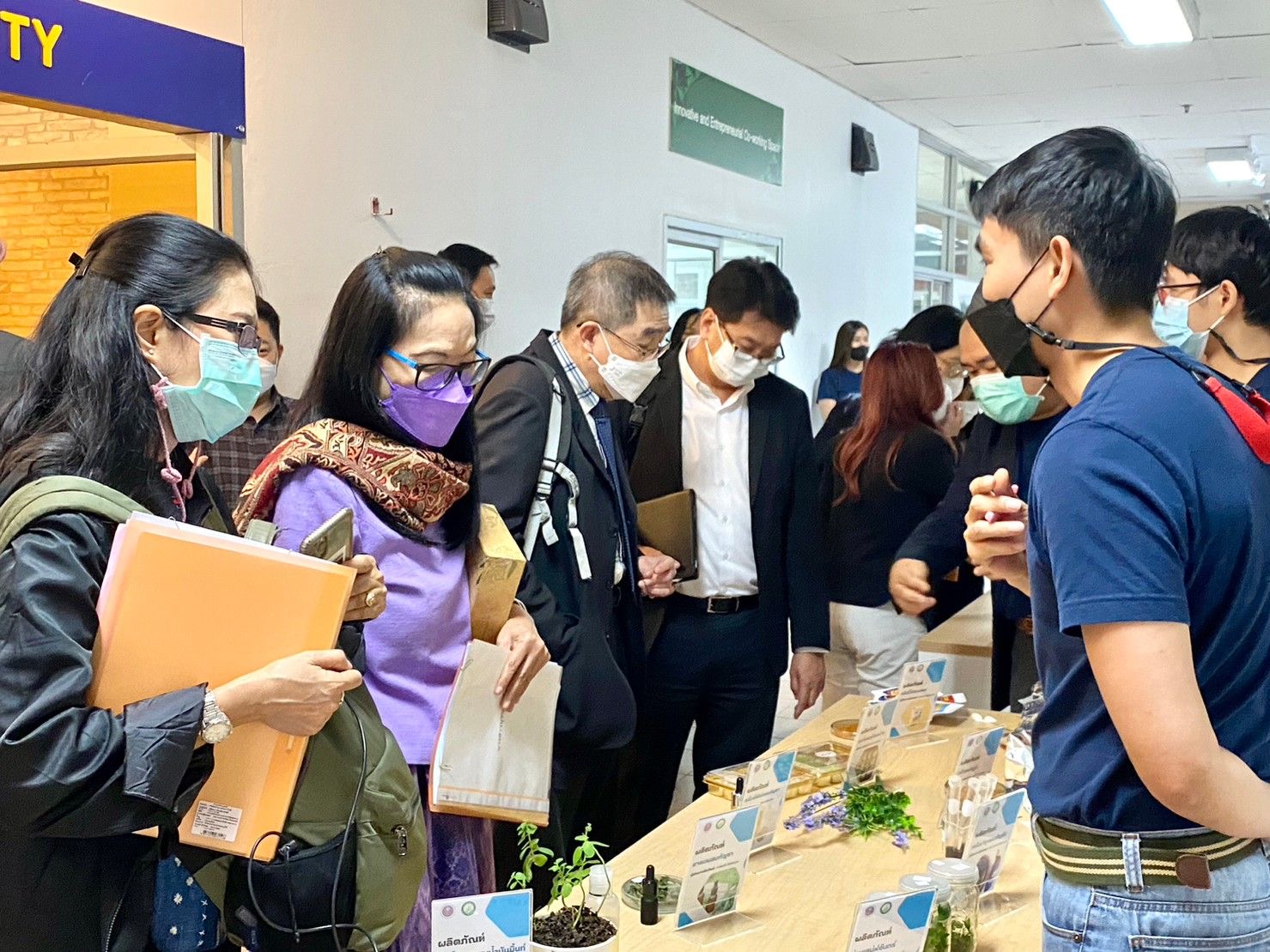 16CB224D 0DCF 4F35 8D83 7AA7C370A6CD