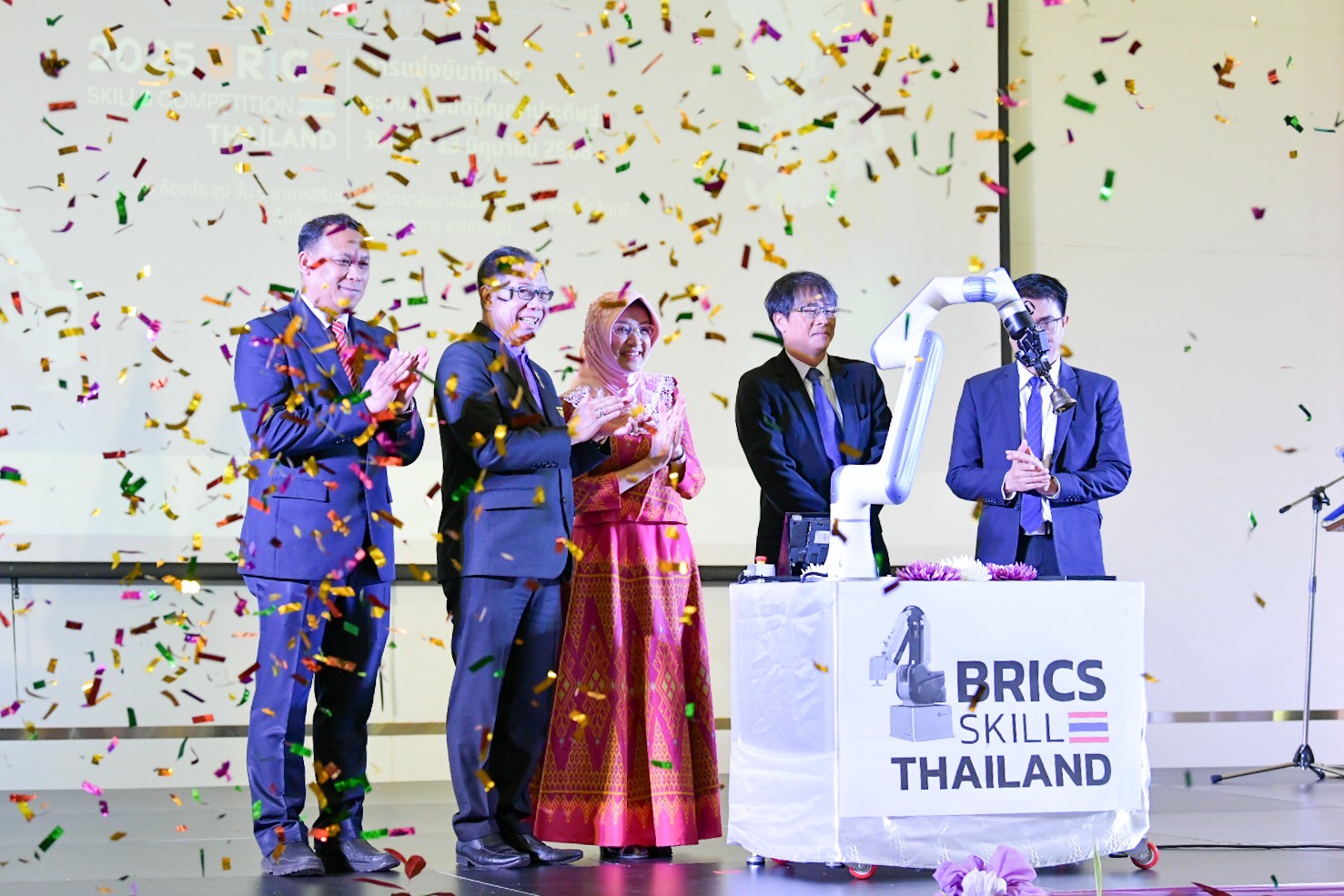 LINE ALBUM 12668 250616 4