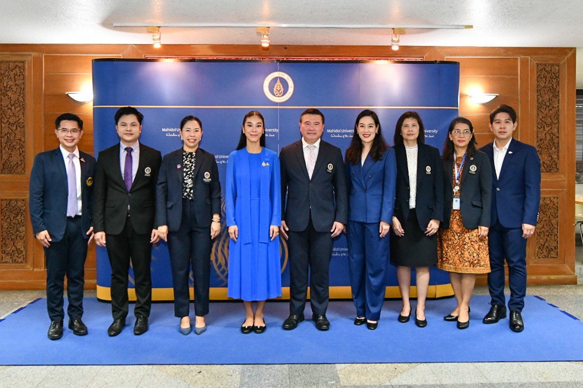 LINE ALBUM 30568 2 250530 1