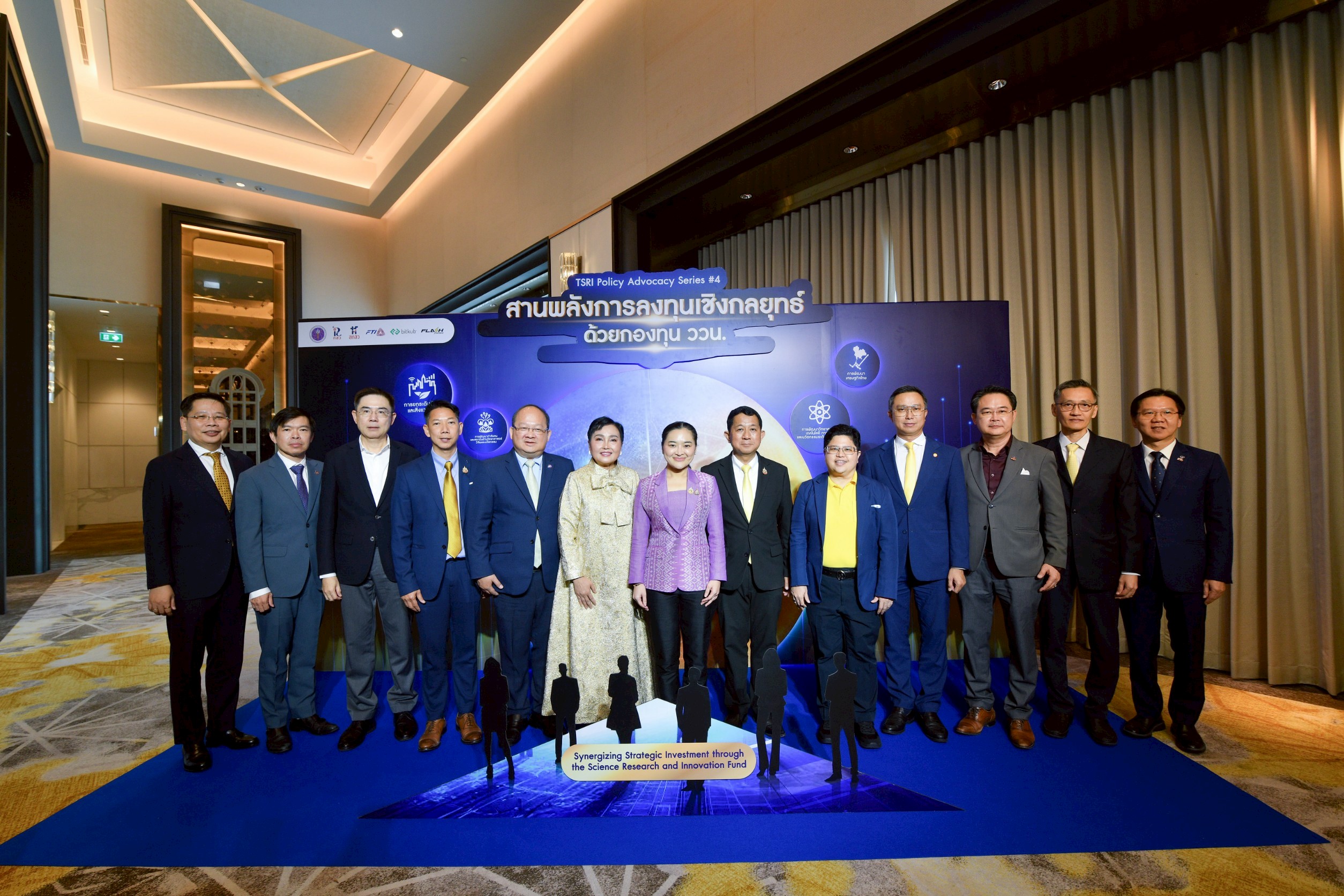 LINE ALBUM 04082568 2 250805 3