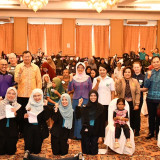 อว. ร่วม สธ. ส่งมอบรถเข็นและอุปกรณ์การแพทย์พระราชทาน ในพระนา ... Image 1