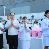 อว. ร่วมพิธีทำบุญตักบาตรถวายพระราชกุศล “งานเฉลิมพระเกียรติสม ... Image 3