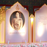 อว. ร่วมพิธีทำบุญตักบาตรถวายพระราชกุศล “งานเฉลิมพระเกียรติสม ... Image 5