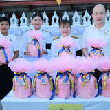 อว. ร่วมพิธีทำบุญตักบาตรถวายพระราชกุศล “งานเฉลิมพระเกียรติสม ... Image 1