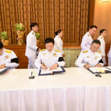 อว. ร่วมพิธีเจริญพระพุทธมนต์ ทำบุญตักบาตรถวายพระราชกุศล และล ... พารามิเตอร์รูปภาพ 4