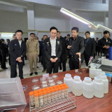 “ศ.ดร.ยศชนัน วงศ์สวัสดิ์” ส่งมอบเครื่องกรองฝุ่น PM2.5 ผลงานว ... Image 8