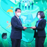 ปลัดกระทรวง อว. มอบโล่ขอบคุณหน่วยงานร่วมจัดงานมหกรรมวิทยาศาส ... Image 41