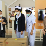 'ดร.ดนุช เลขานุการ รมว.อว. ส่งมอบกำลังใจผ่านหน้ากากอนามัย KN ... พารามิเตอร์รูปภาพ 4