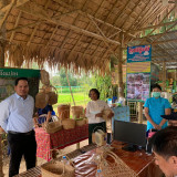 ดร.ลัทธจิตร มีรักษ์ ผู้ช่วยรัฐมนตรี อว. ลงพื้นที่วิสาหกิจชุม ... พารามิเตอร์รูปภาพ 1