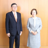  "เอนก" จับมือ รมว.ศึกษาธิการ วิทยาศาสตร์และเทคโนโลยีญี่ปุ่น ... พารามิเตอร์รูปภาพ 1