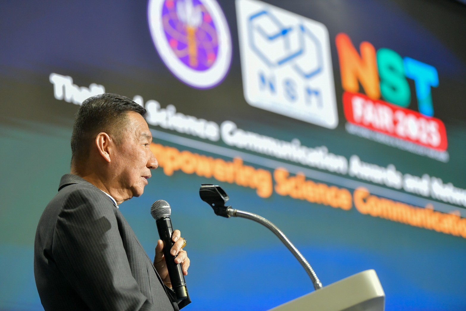 LINE ALBUM 140868 3 250815 4