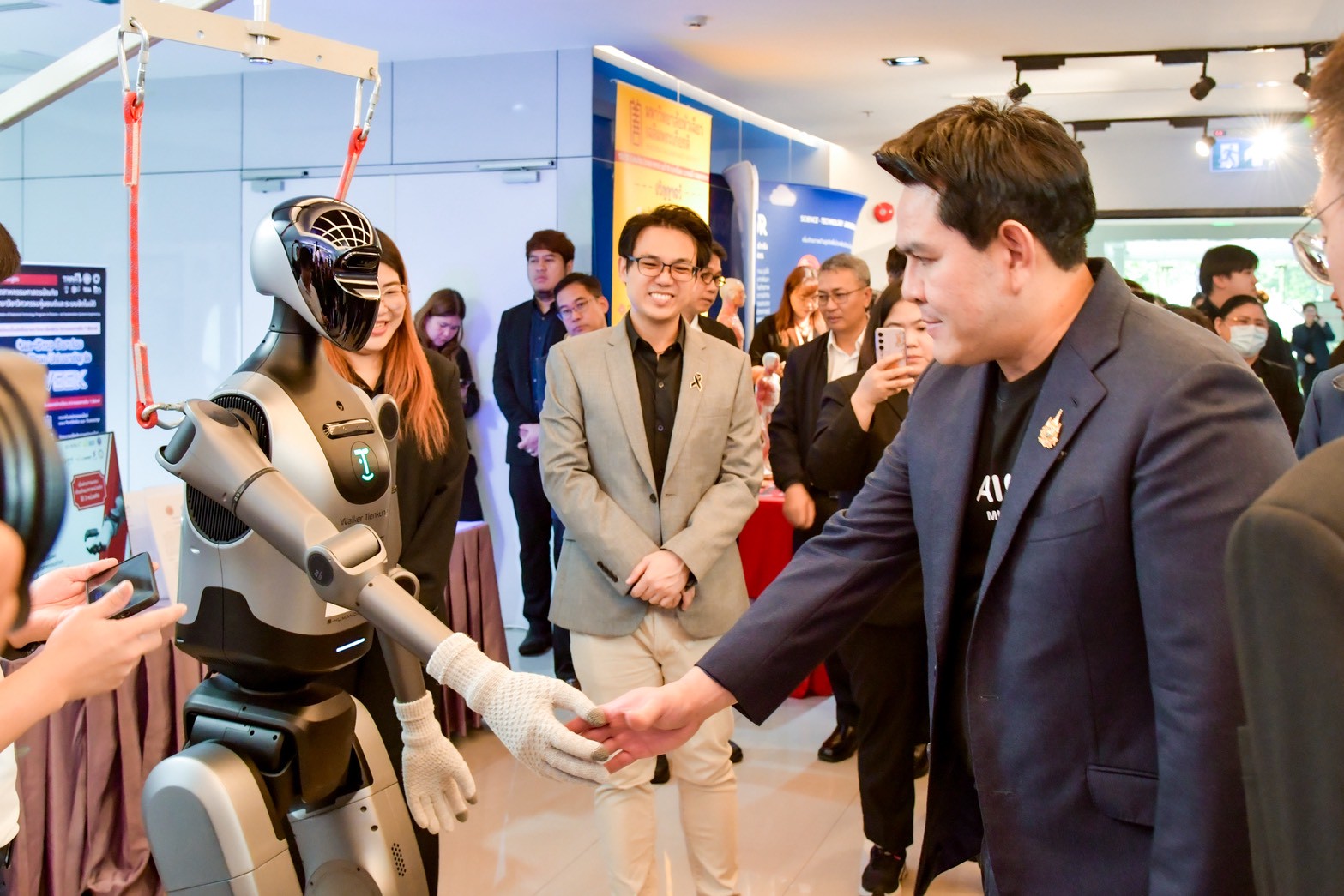 LINE ALBUM 25269 260226 3