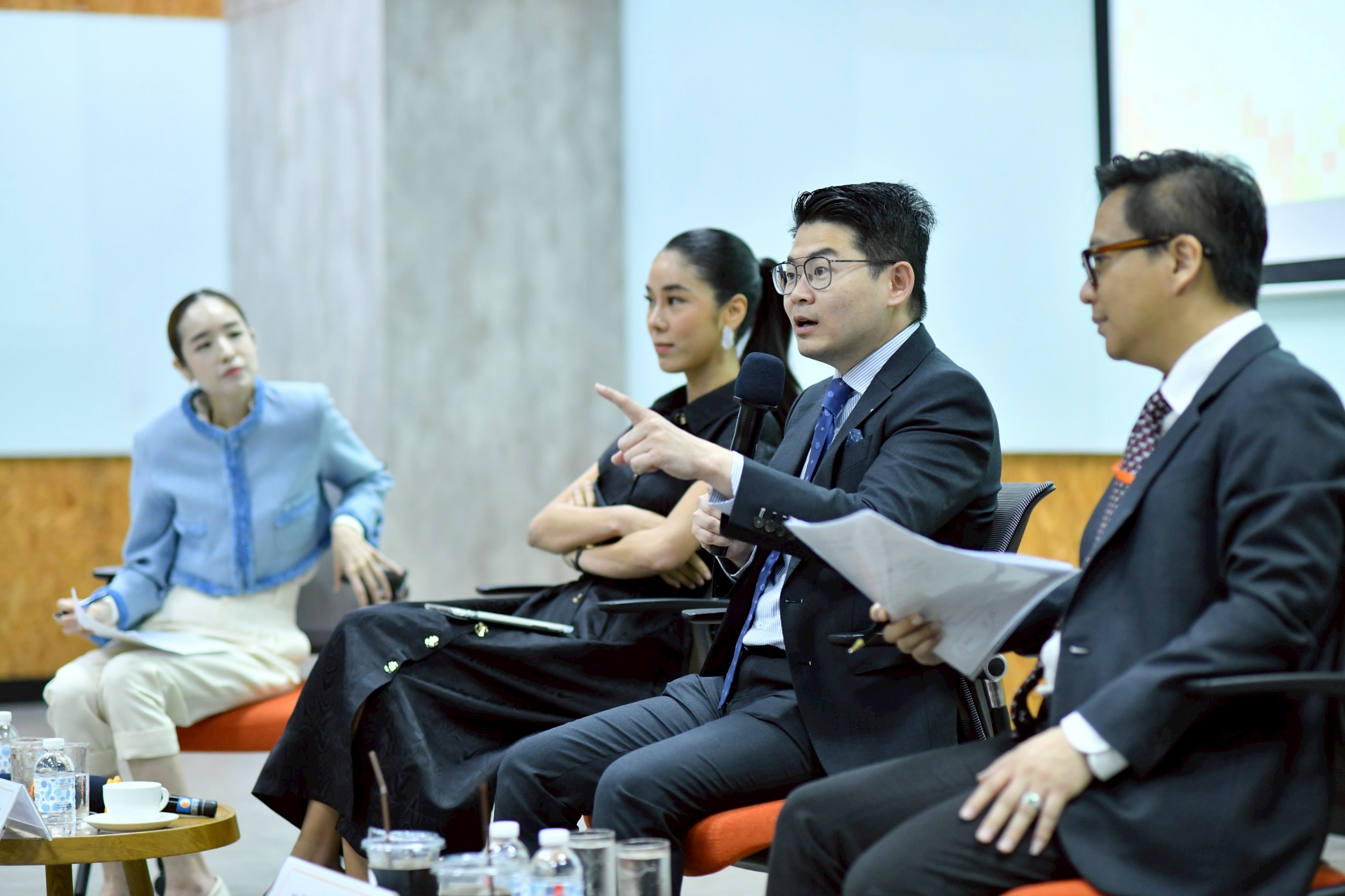 LINE ALBUM 250468 2 250425 7